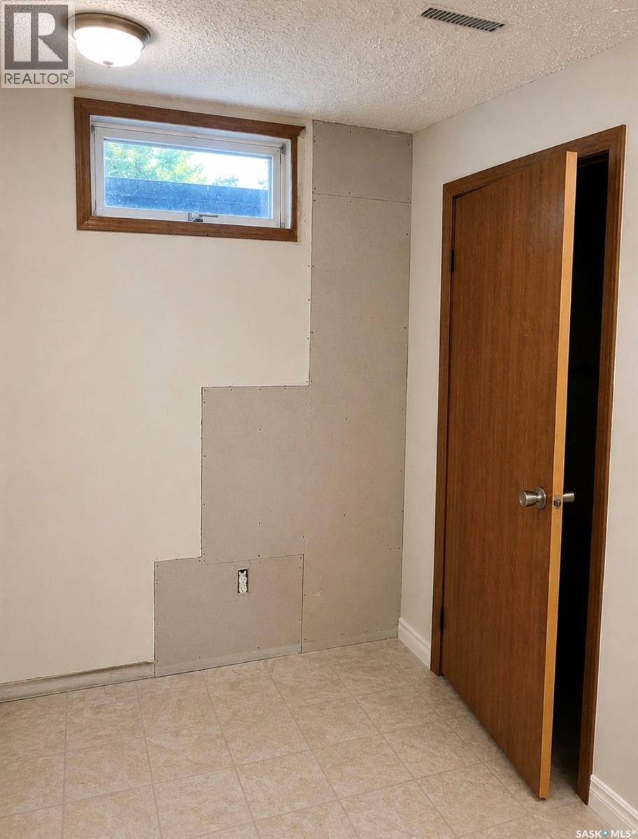 1510 Mckercher Drive, Saskatoon, SK