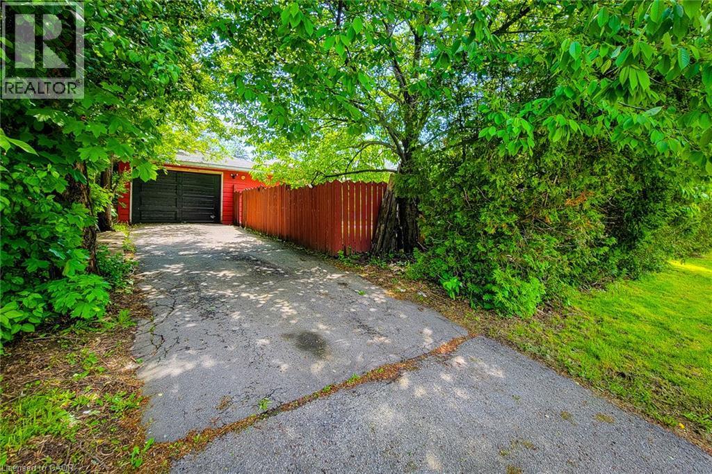 1 Vera Court, Hamilton, ON