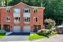 30 OSLER Drive Unit# 25  Dundas, ON L9H 6W3