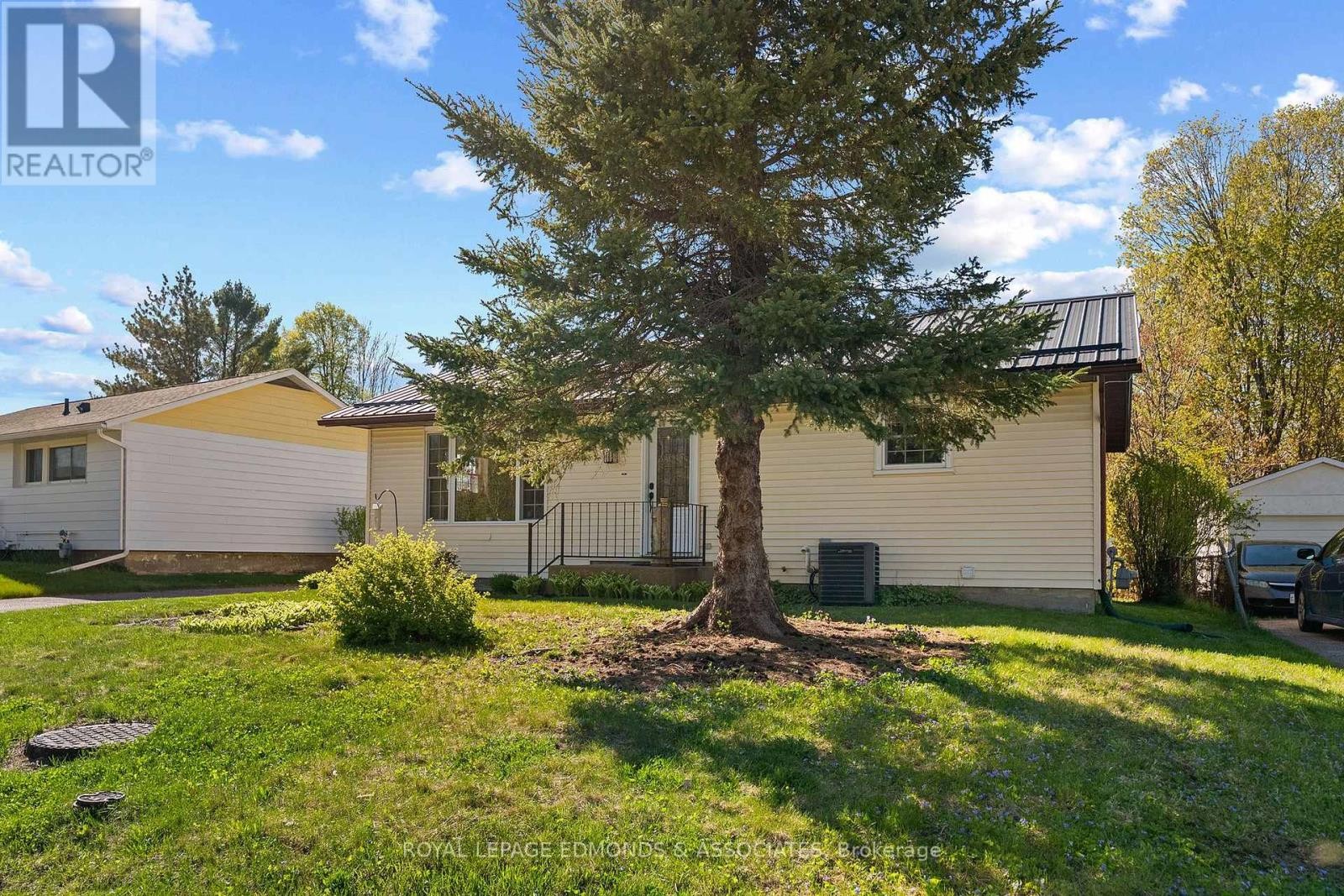 5 Lasalle Drive, Deep River, ON