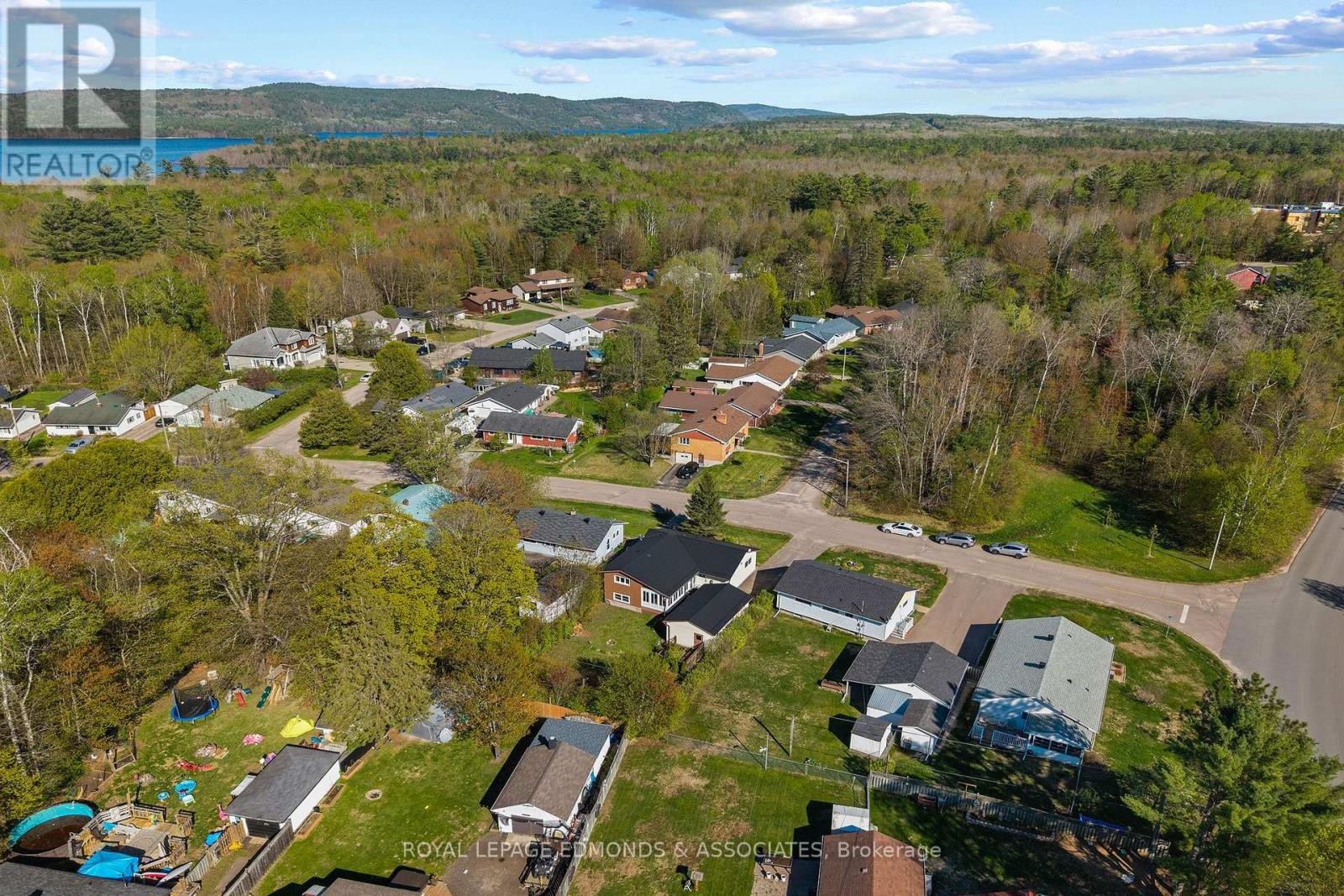 5 Lasalle Drive, Deep River, ON