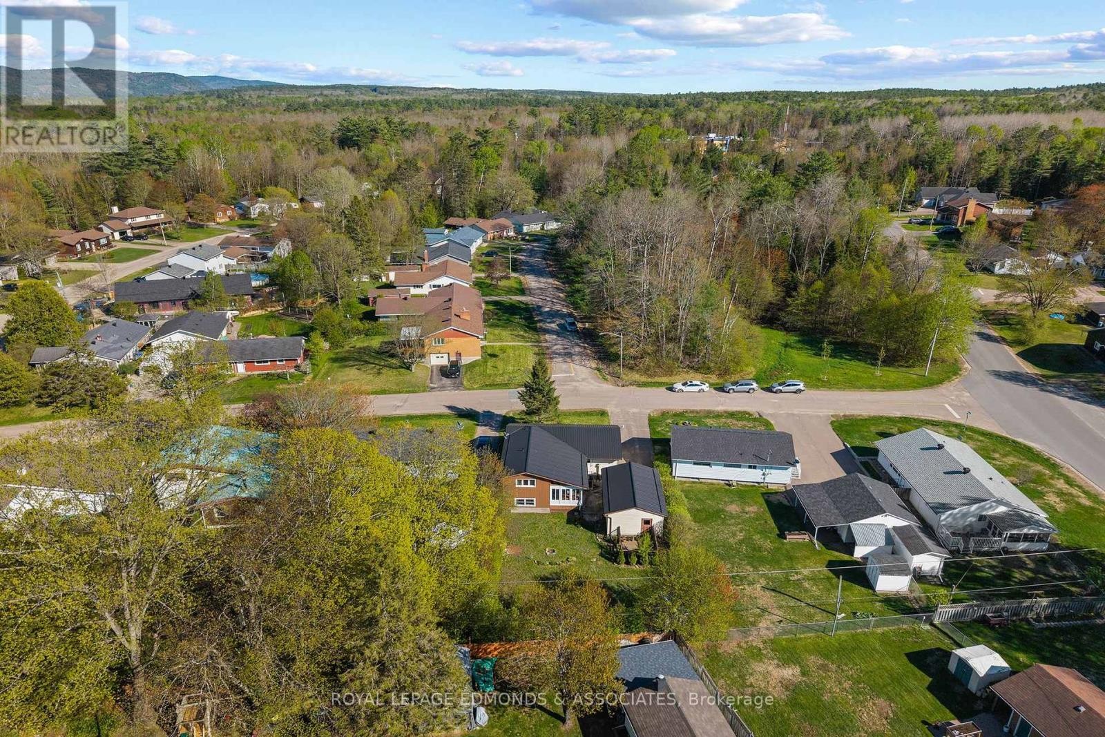 5 Lasalle Drive, Deep River, ON