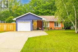 4 MAPLEWOOD DRIVE South Bruce Peninsula, ON N0H 2G0
