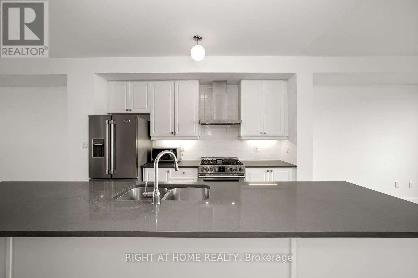 6 Blue Forest Crescent, Barrie, ON
