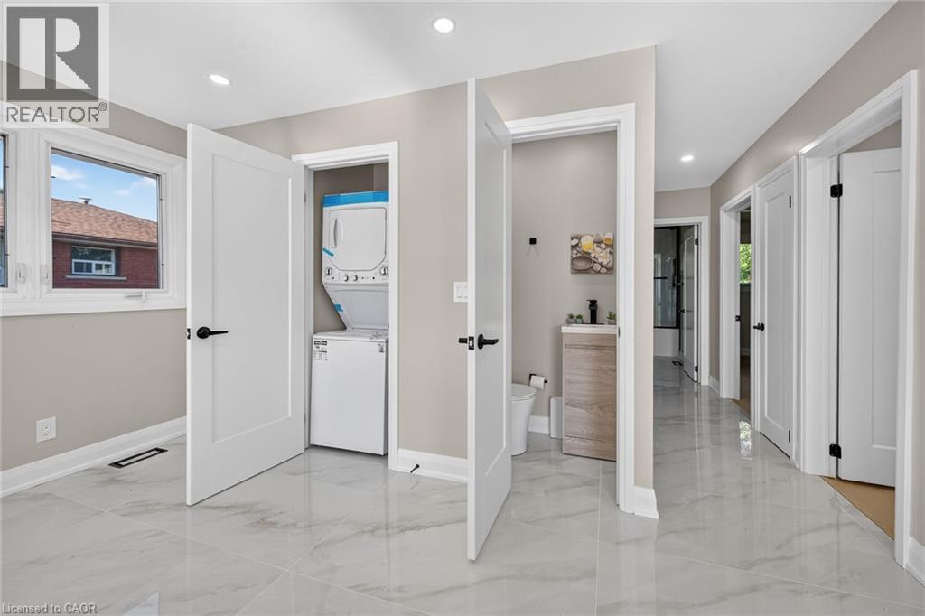 135 Nugent Drive, Hamilton, ON