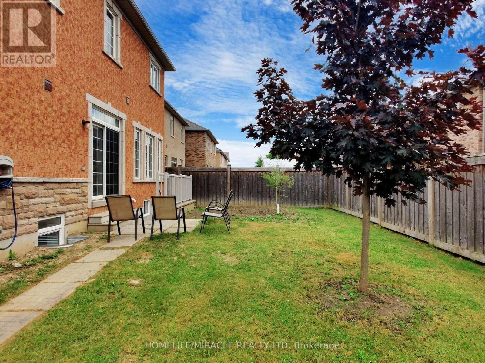 Upper - 63 Sleightholme Crescent, Brampton, ON