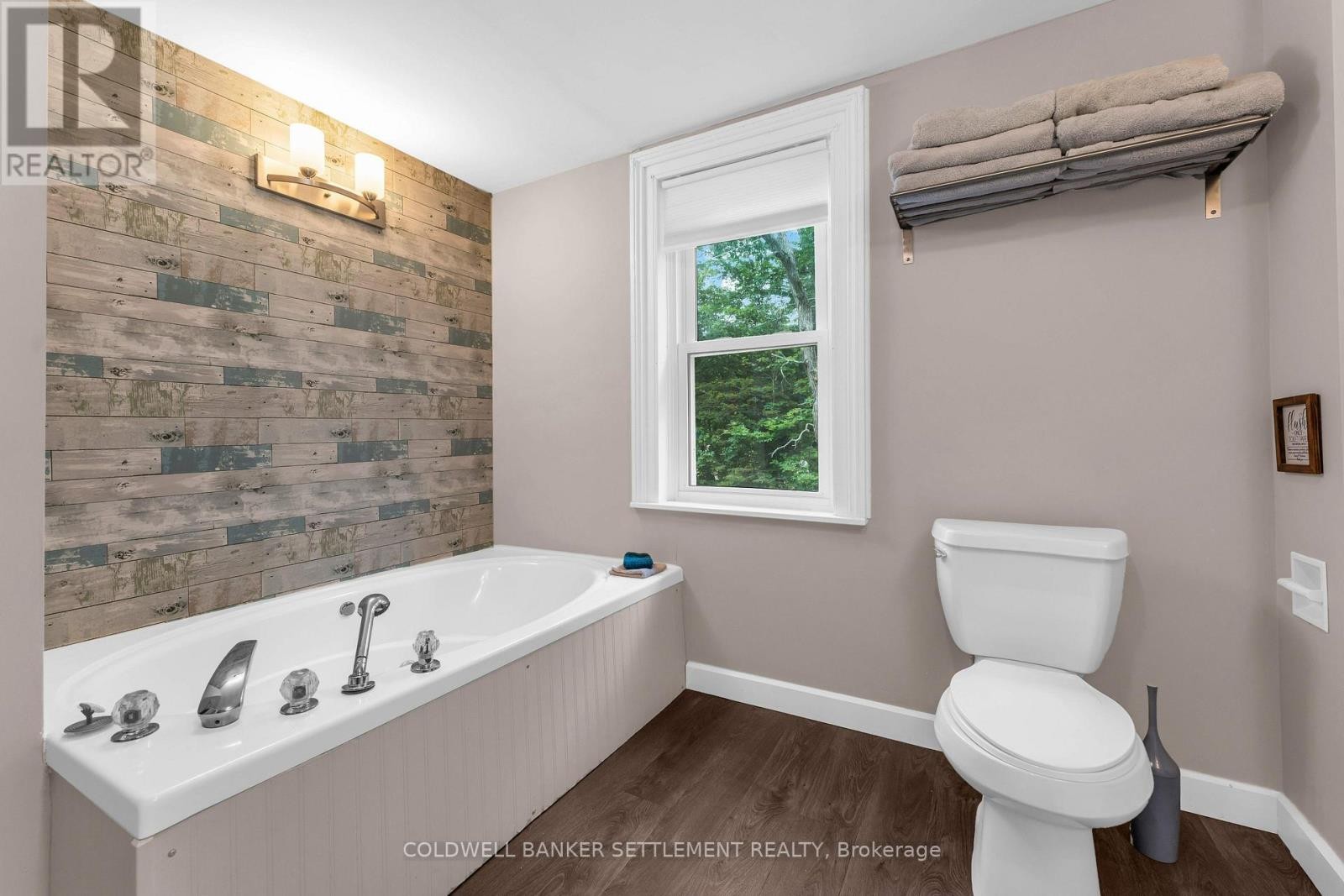 2nd floor bath - 345 Battams Road, Rideau Lakes, ON