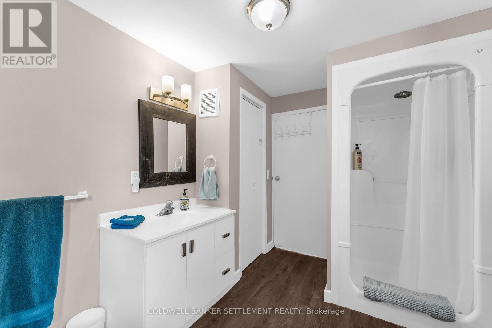 2nd floor bath - 345 Battams Road, Rideau Lakes, ON
