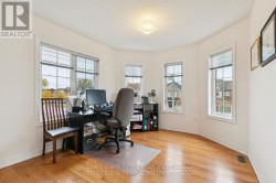 4th bedroom/ office on upper floor - 