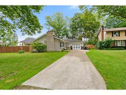 112 CLOVELLY Tecumseh, ON N8N 1G1