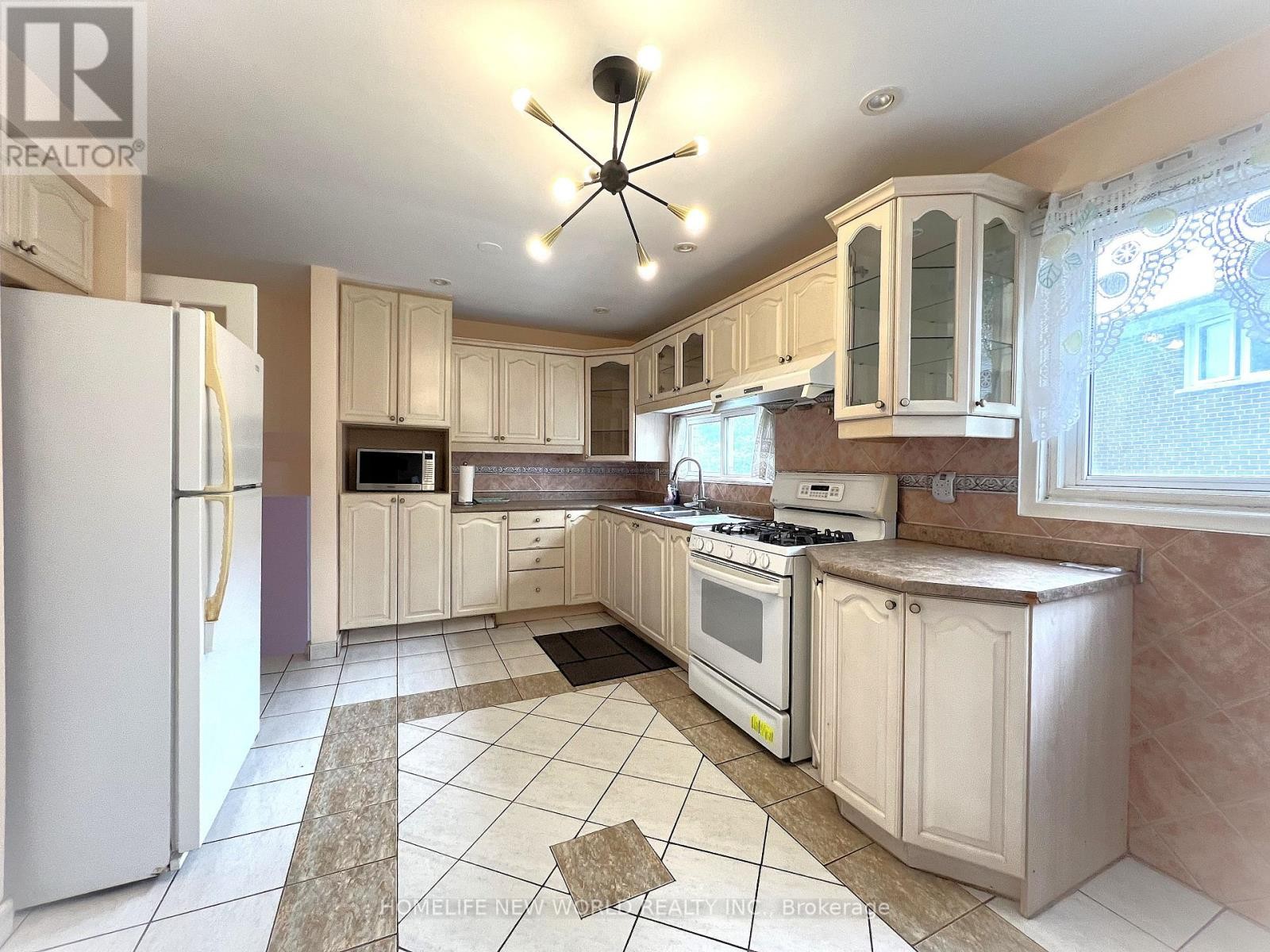 28 Greyhound Drive, Toronto, ON