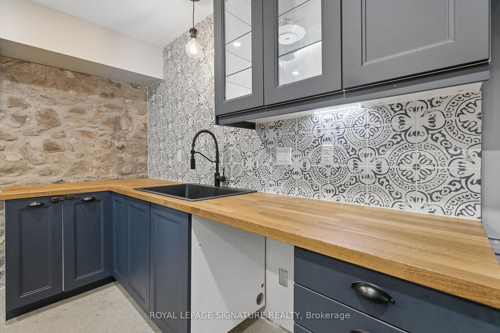24 Davidson Street, Cambridge, ON