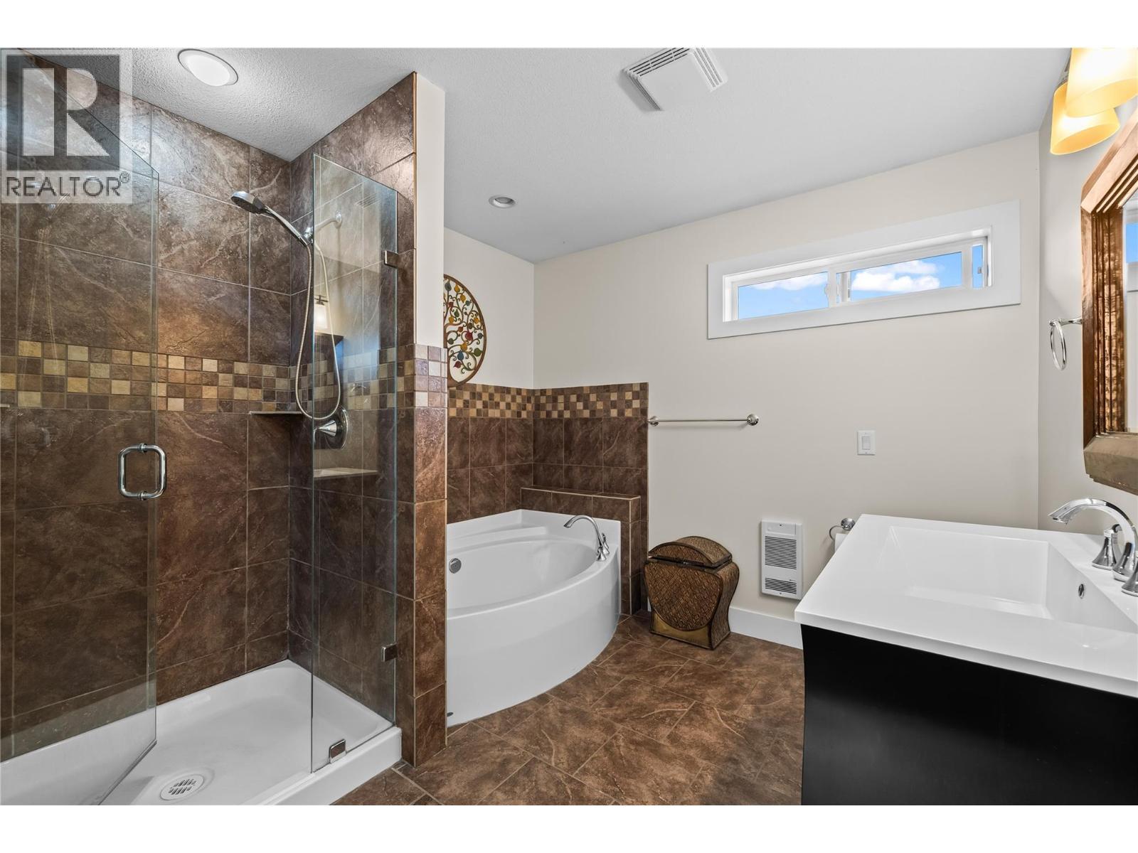 910 Westbrook Drive, West Kelowna, BC