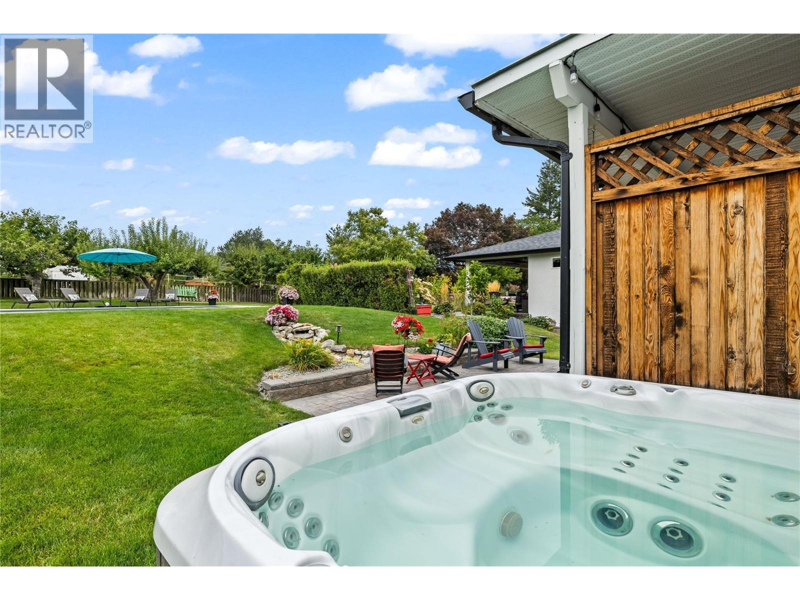 910 Westbrook Drive, West Kelowna, BC