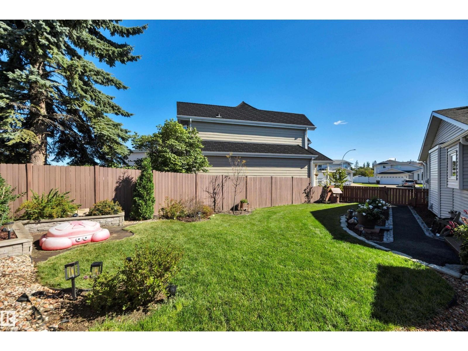 5735 152A Av Nw, Edmonton, AB