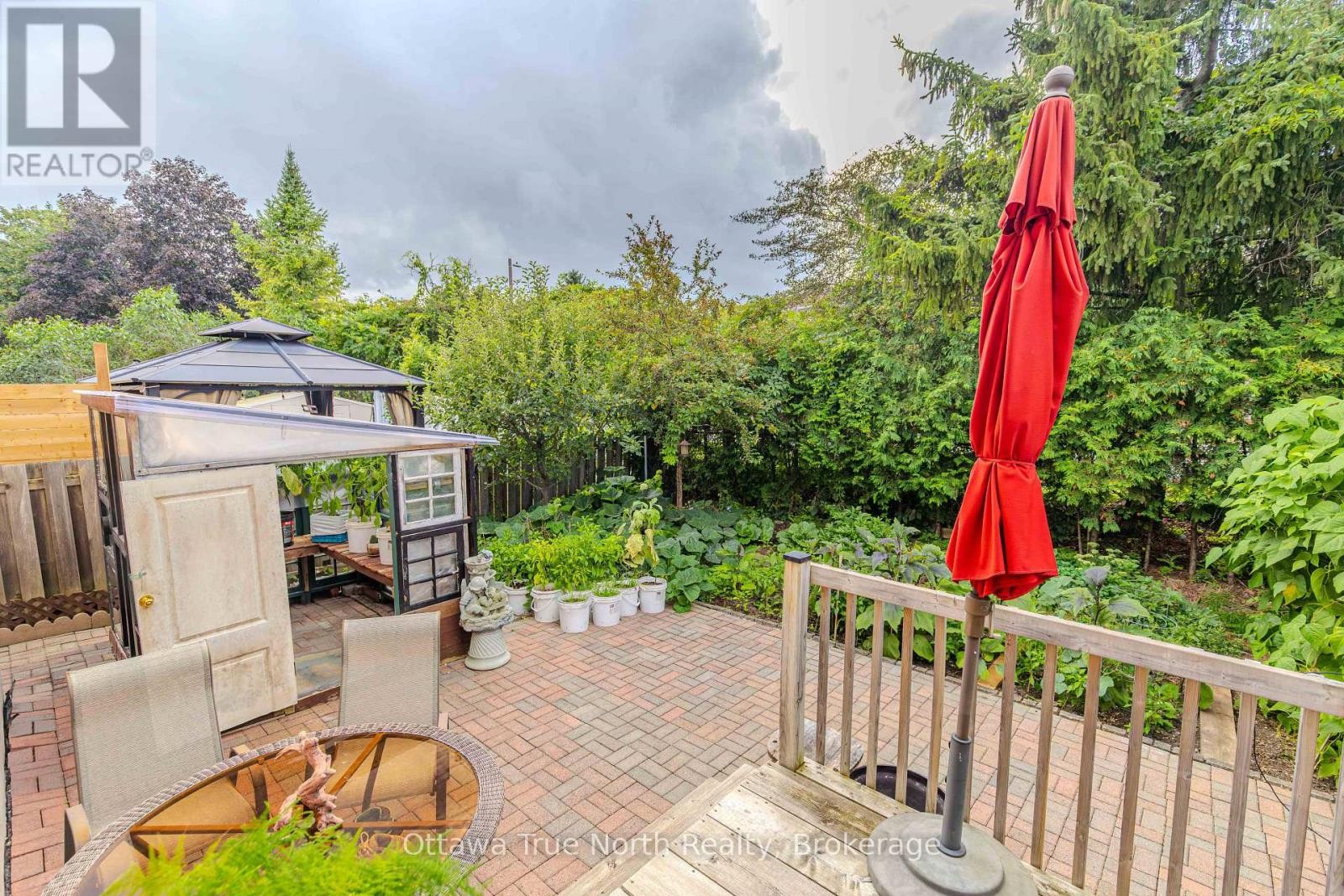 Fully Landscaped PRIVATE backyard. - 43 Evanshen Crescent, Ottawa, ON