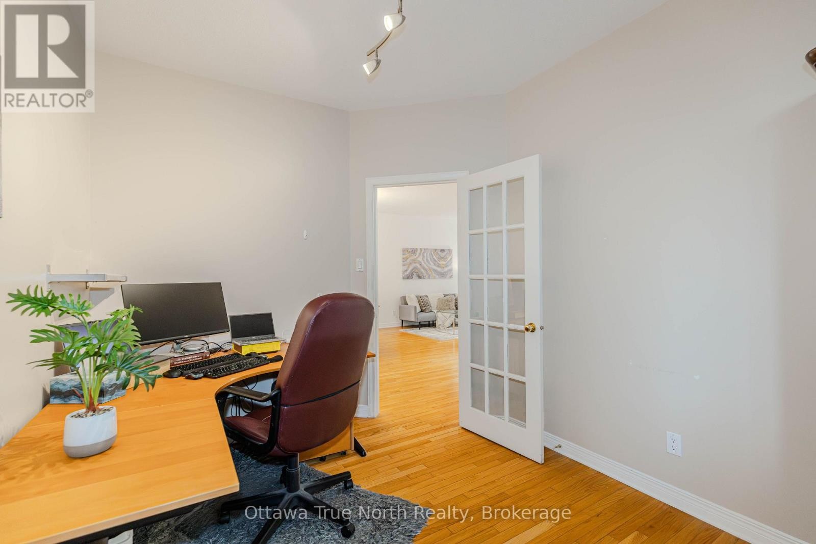 Main floor Office with French Door. - 43 Evanshen Crescent, Ottawa, ON