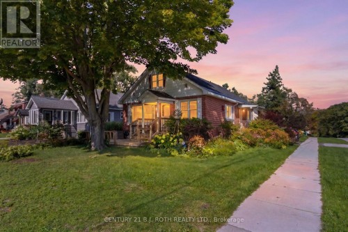 328 COLBORNE STREET W  Orillia, ON L3V 3A3
