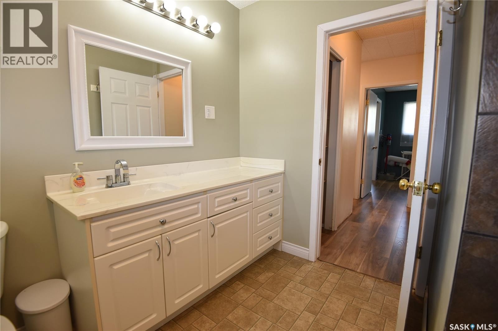 614 10Th Avenue W, Nipawin, SK