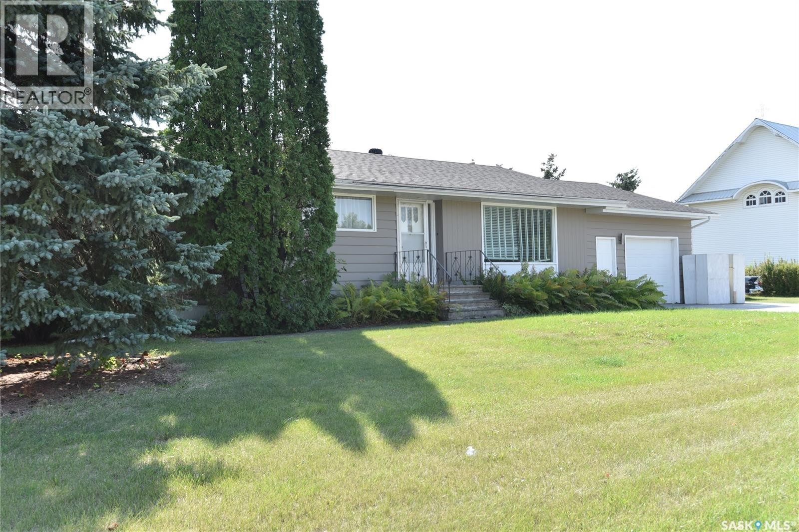 614 10Th Avenue W, Nipawin, SK