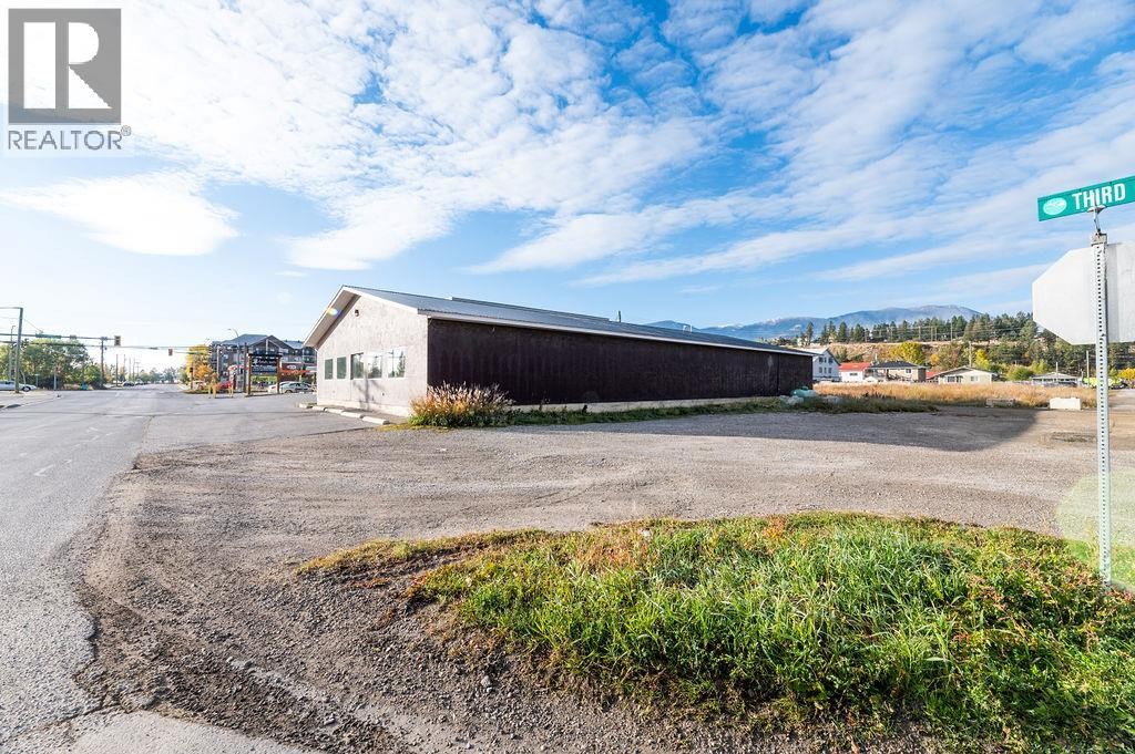 335 3Rd Avenue, Invermere, BC