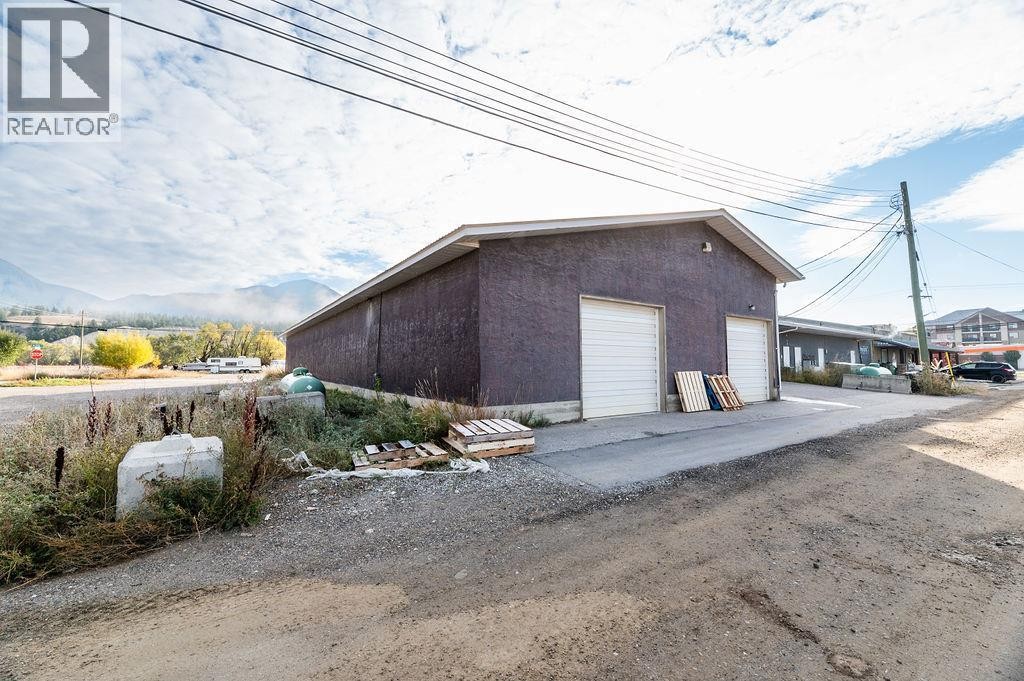 335 3Rd Avenue, Invermere, BC