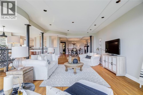 91 Mountain Park Avenue, Hamilton, ON 