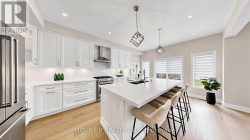 35 LAUDERDALE DRIVE Vaughan, ON L6A 4G8