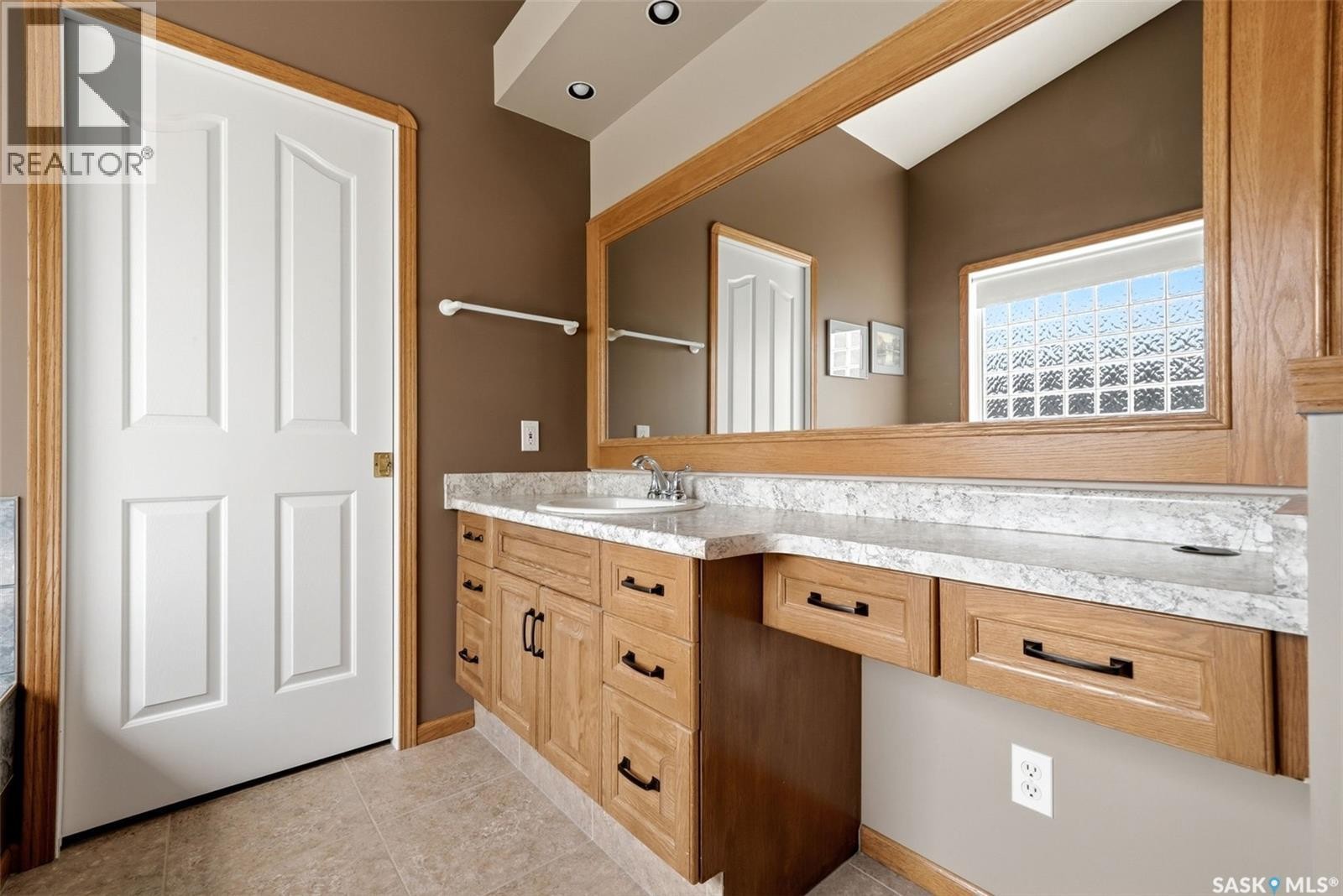 7335 8Th Avenue, Regina, SK