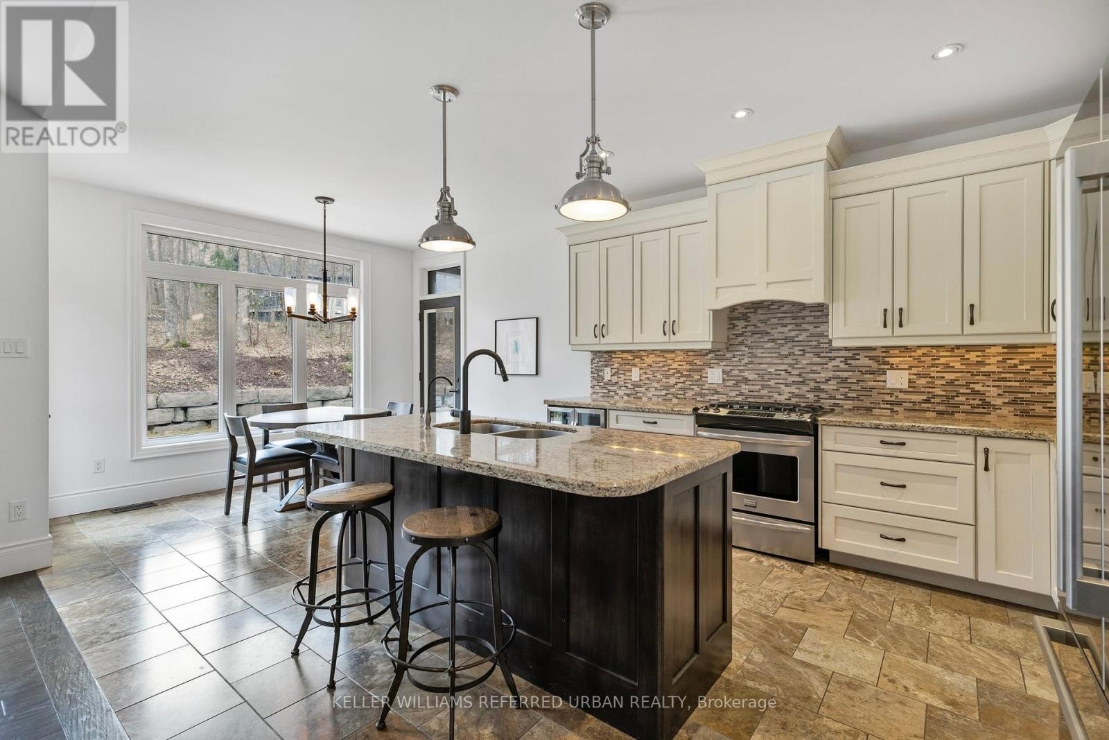 25 Heron Boulevard, Springwater, ON