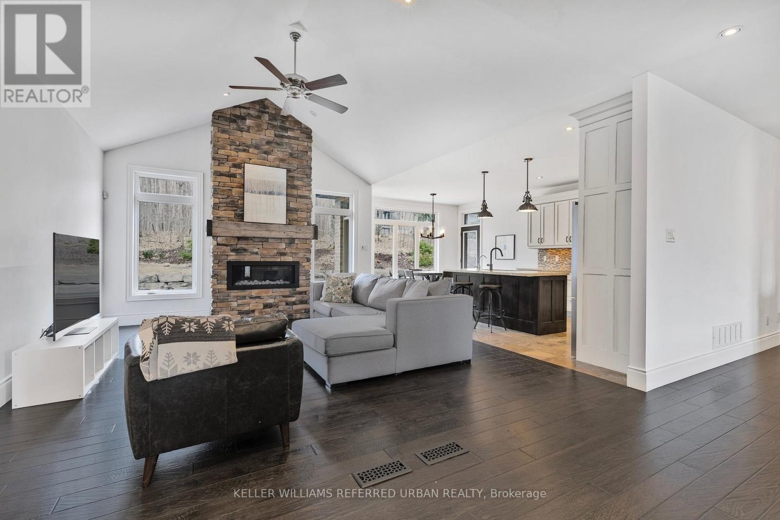 25 Heron Boulevard, Springwater, ON