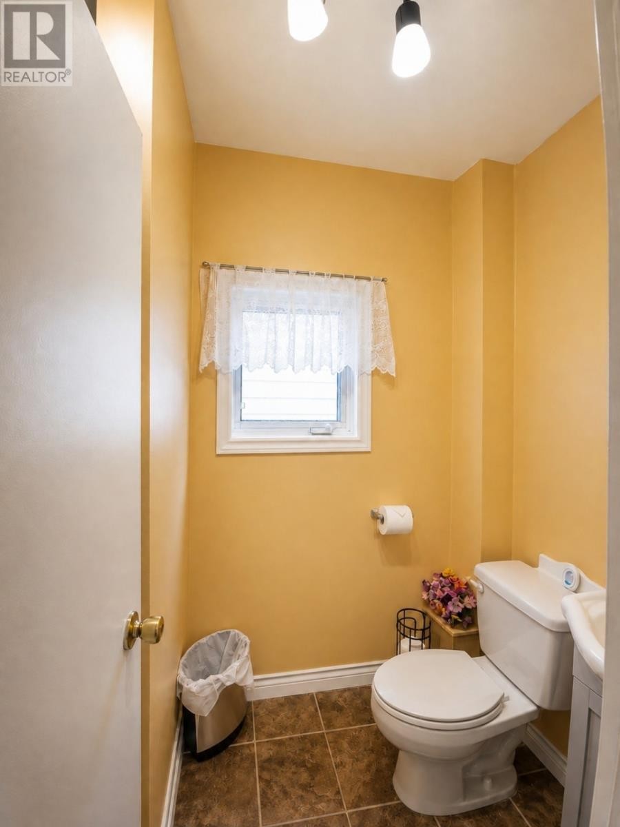 Bathroom - 7 Cavell Avenue, St. John'S, NL