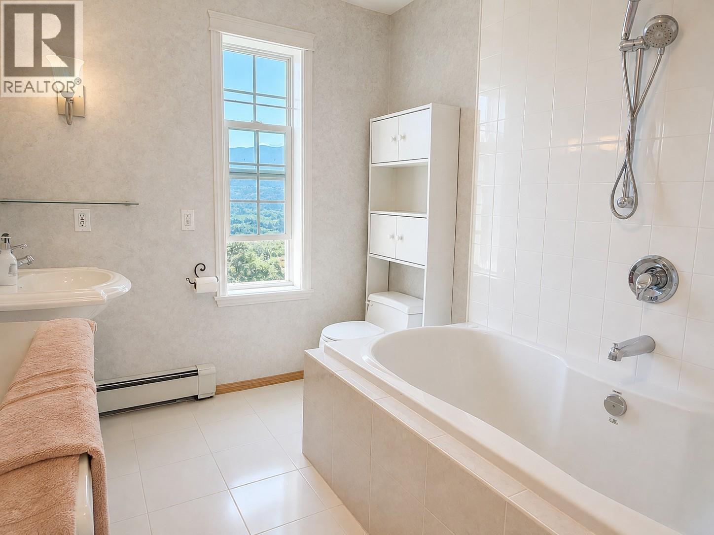 456 Lakeview Road, Invermere, BC