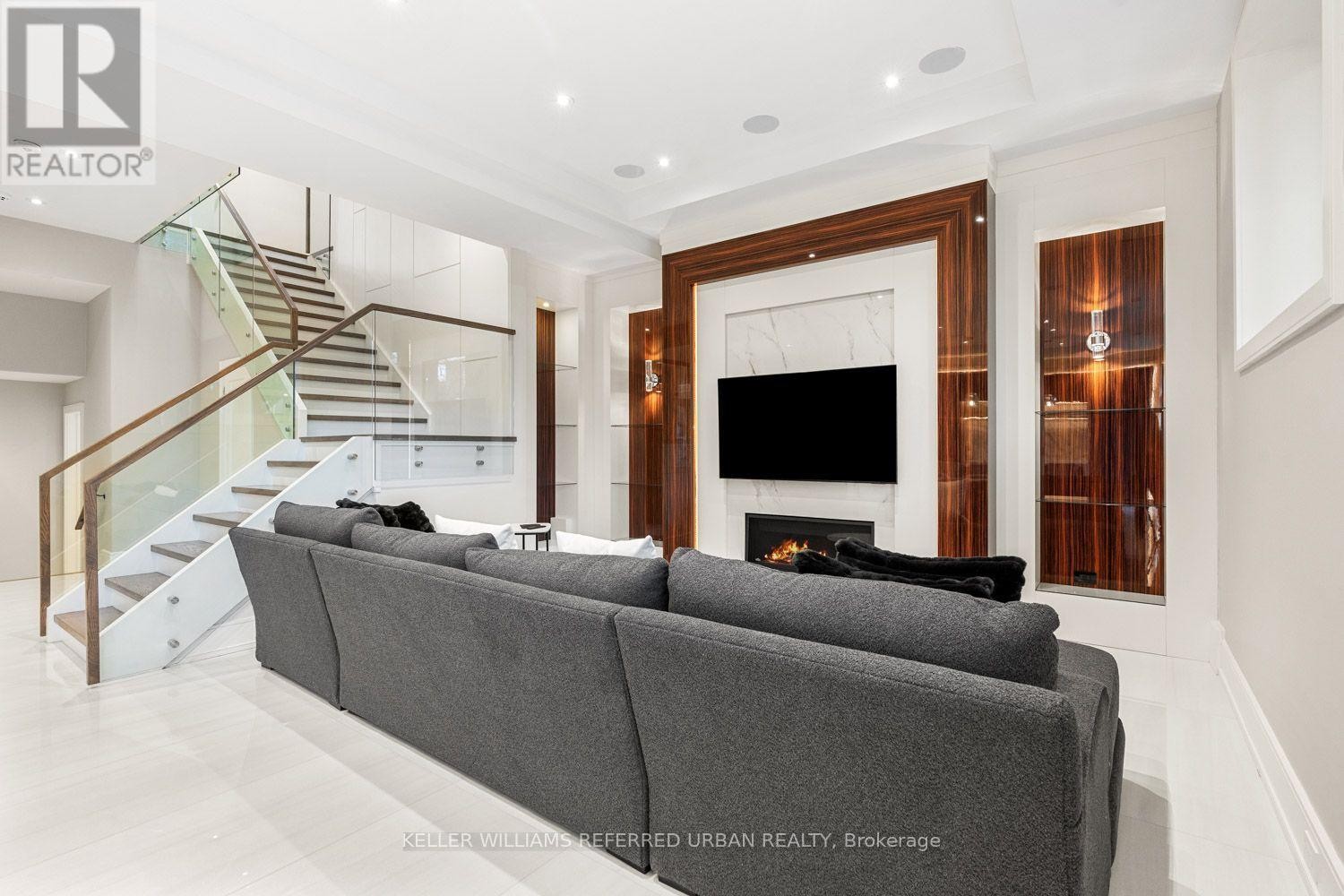 90 Glen Rush Boulevard, Toronto, ON