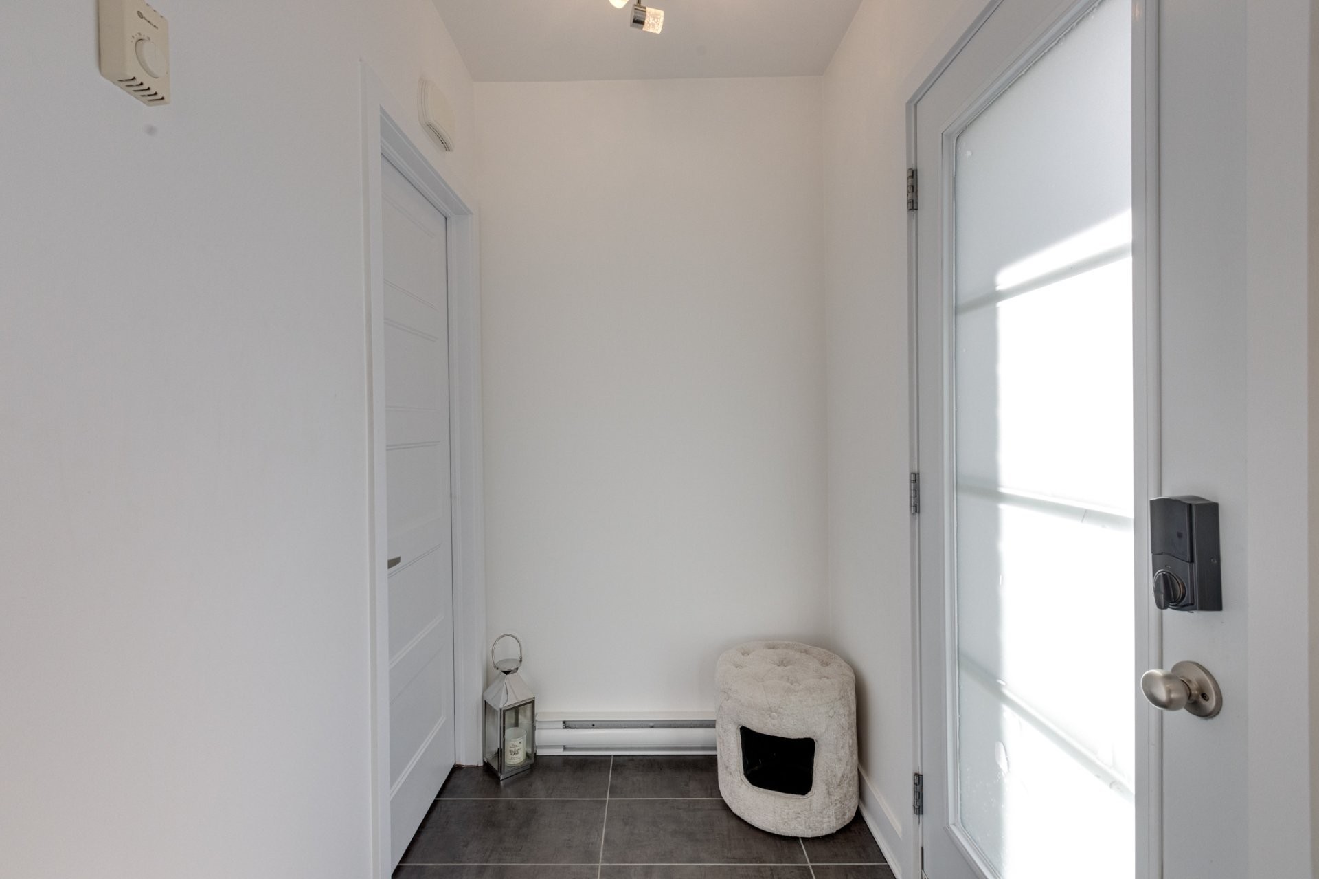 Mud Room - 33A Av. Sauriol, Laval (Laval-Des-Rapides), QC