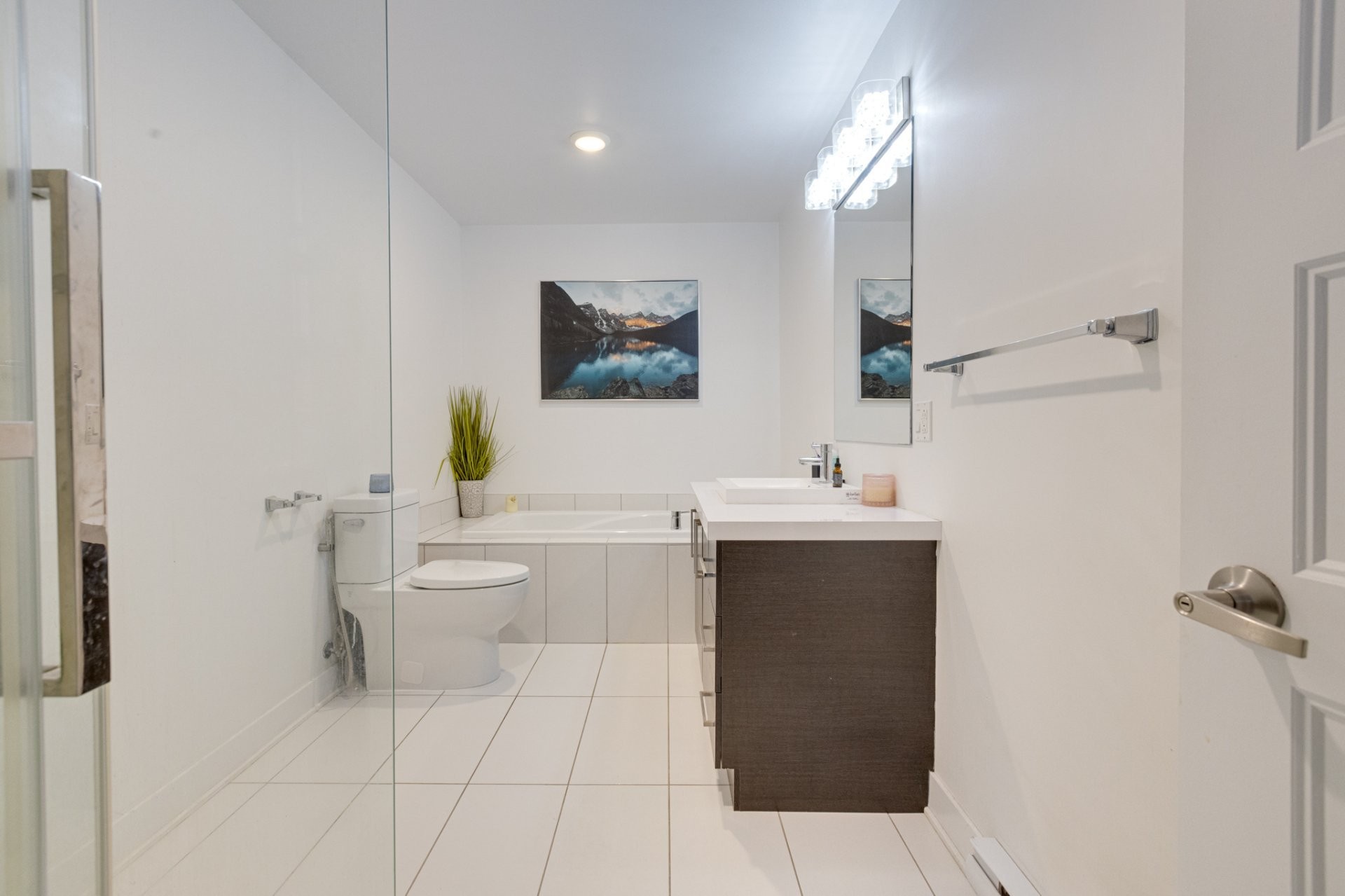 Bathroom - 33A Av. Sauriol, Laval (Laval-Des-Rapides), QC