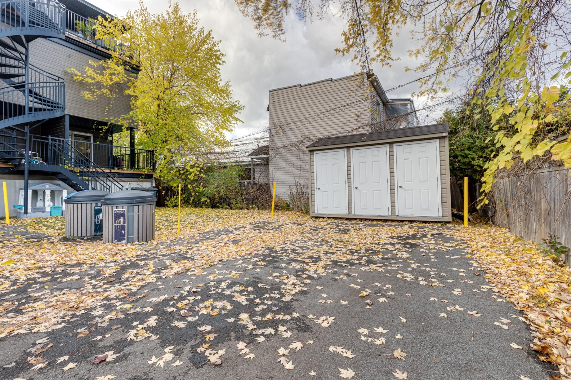 Parking - 33A Av. Sauriol, Laval (Laval-Des-Rapides), QC