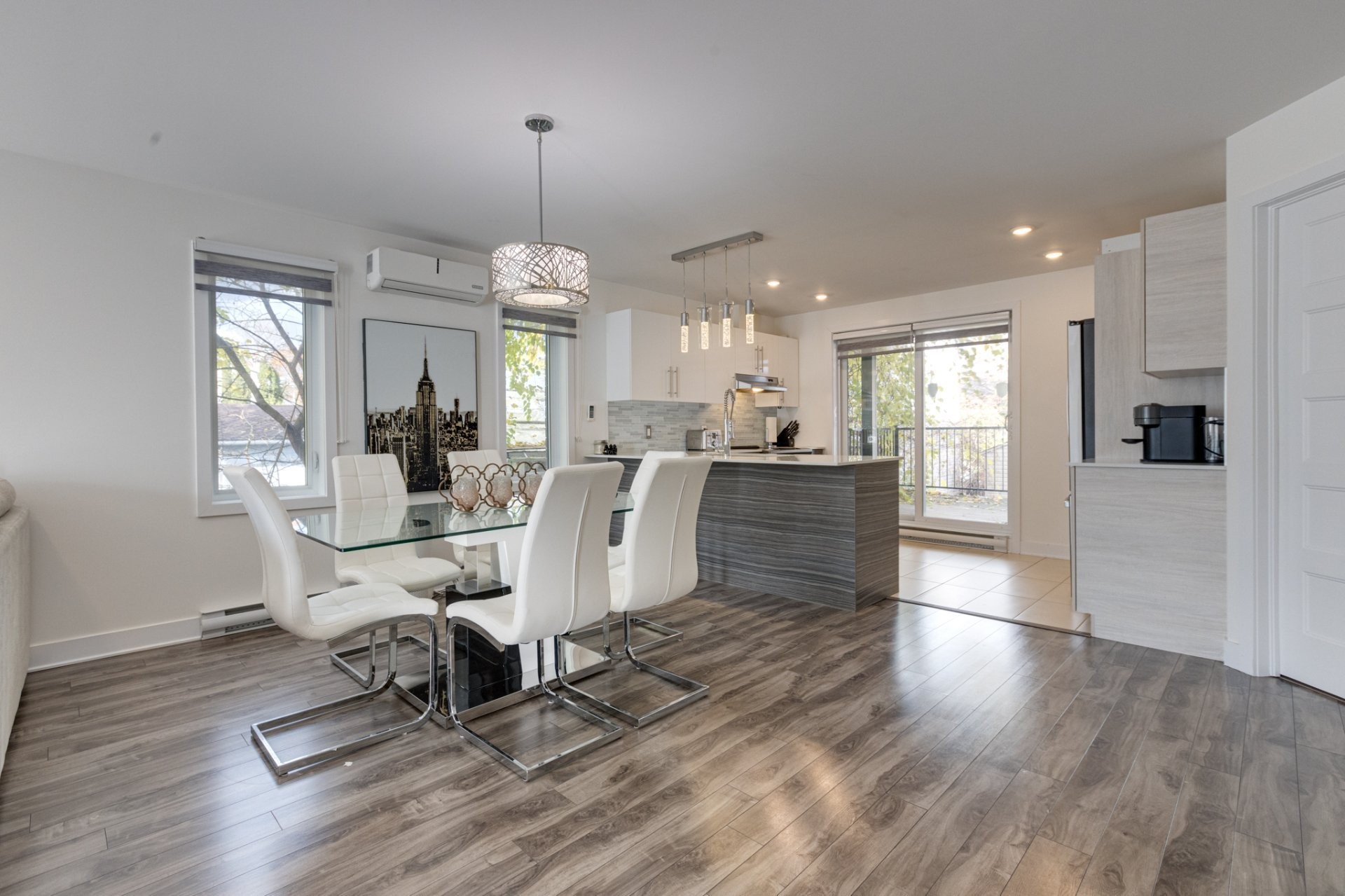 Dining Room - 33A Av. Sauriol, Laval (Laval-Des-Rapides), QC