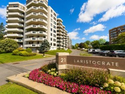 208-21 Ch. du Bord-du-Lac-Lakeshore Pointe-Claire, QC H9S 5N3