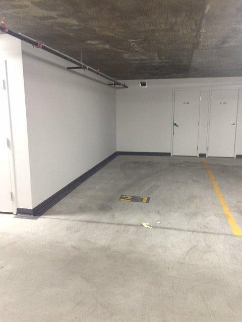 Garage - Rue Crescent, Montréal (Ville-Marie), QC