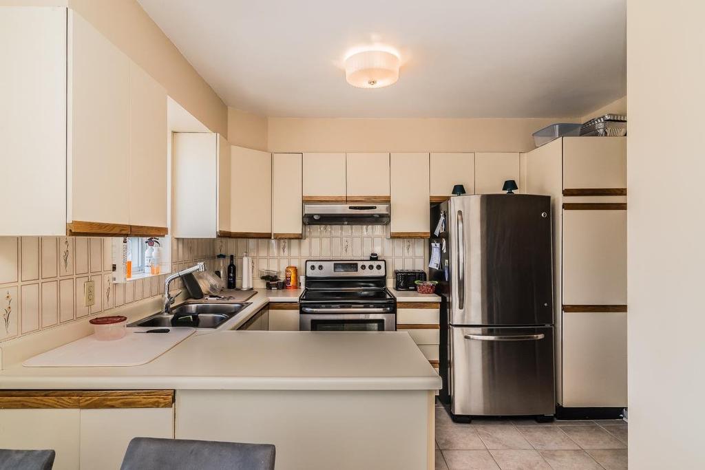 Cuisine - 706-6635 Ch. Mackle, Côte-Saint-Luc, QC