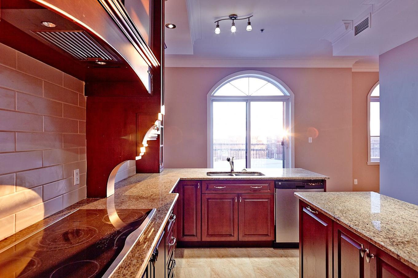 Kitchen - 702-805 Boul. Chomedey, Chomedey (Laval), QC