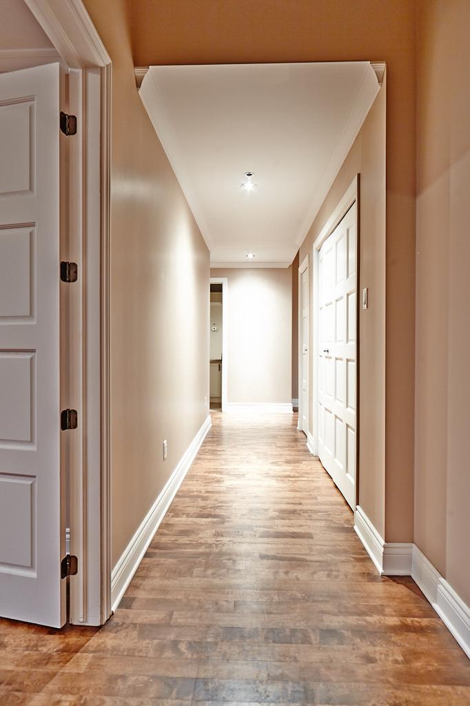 Hall - 702-805 Boul. Chomedey, Chomedey (Laval), QC