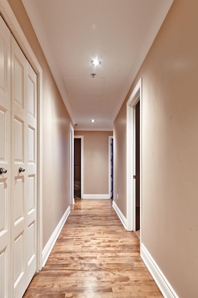 Hall - 702-805 Boul. Chomedey, Chomedey (Laval), QC