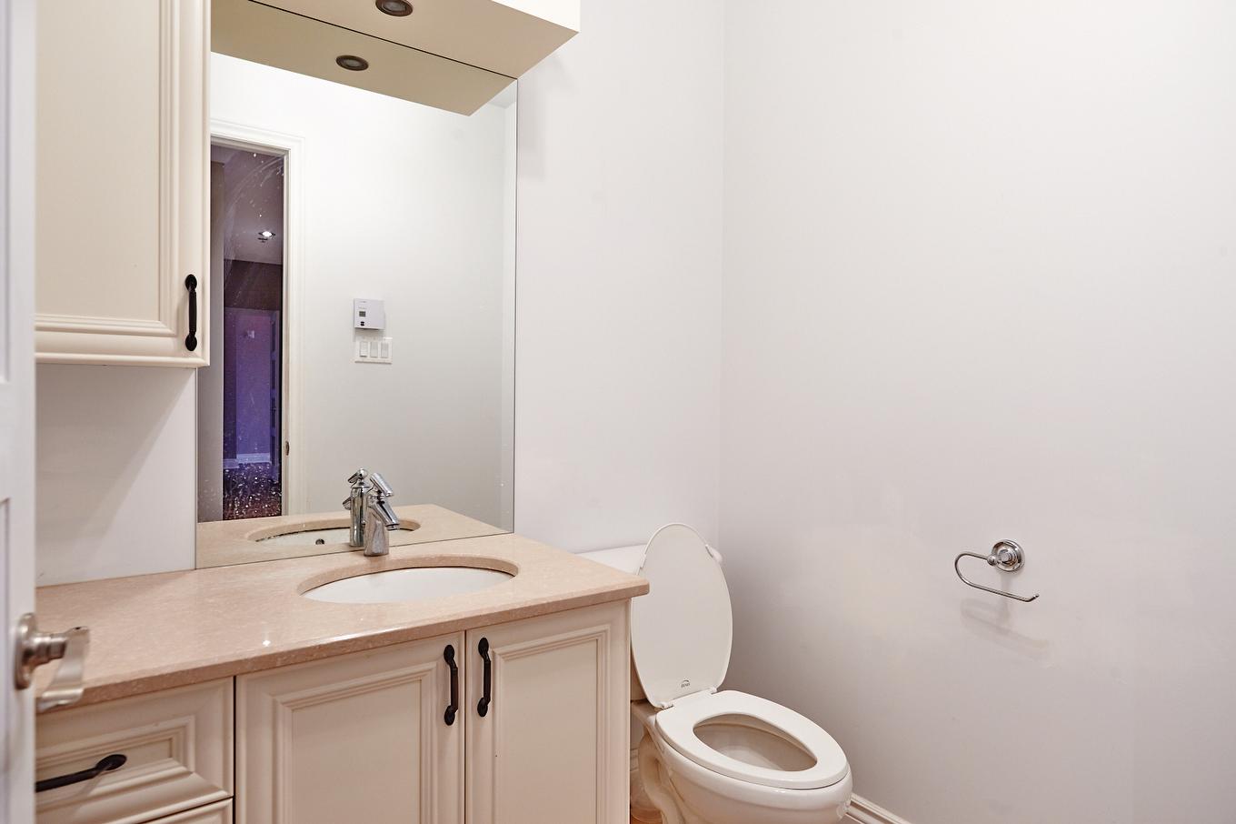 Bathroom - 702-805 Boul. Chomedey, Chomedey (Laval), QC