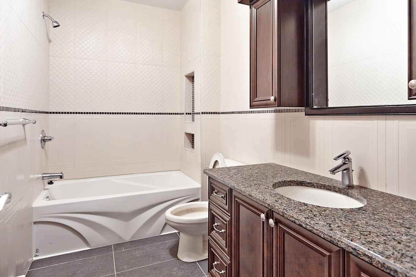 Bathroom - 702-805 Boul. Chomedey, Chomedey (Laval), QC