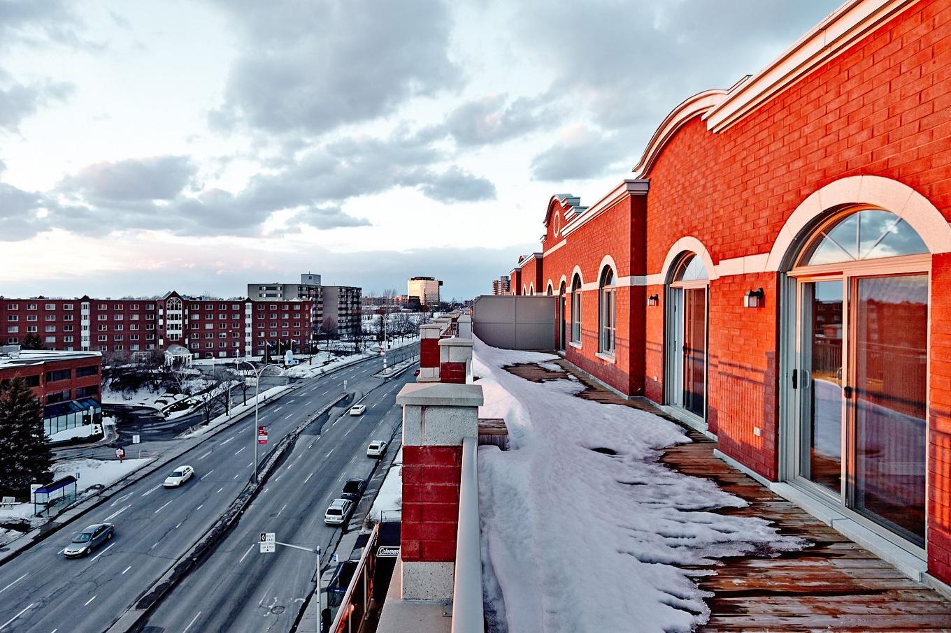 Patio - 702-805 Boul. Chomedey, Chomedey (Laval), QC