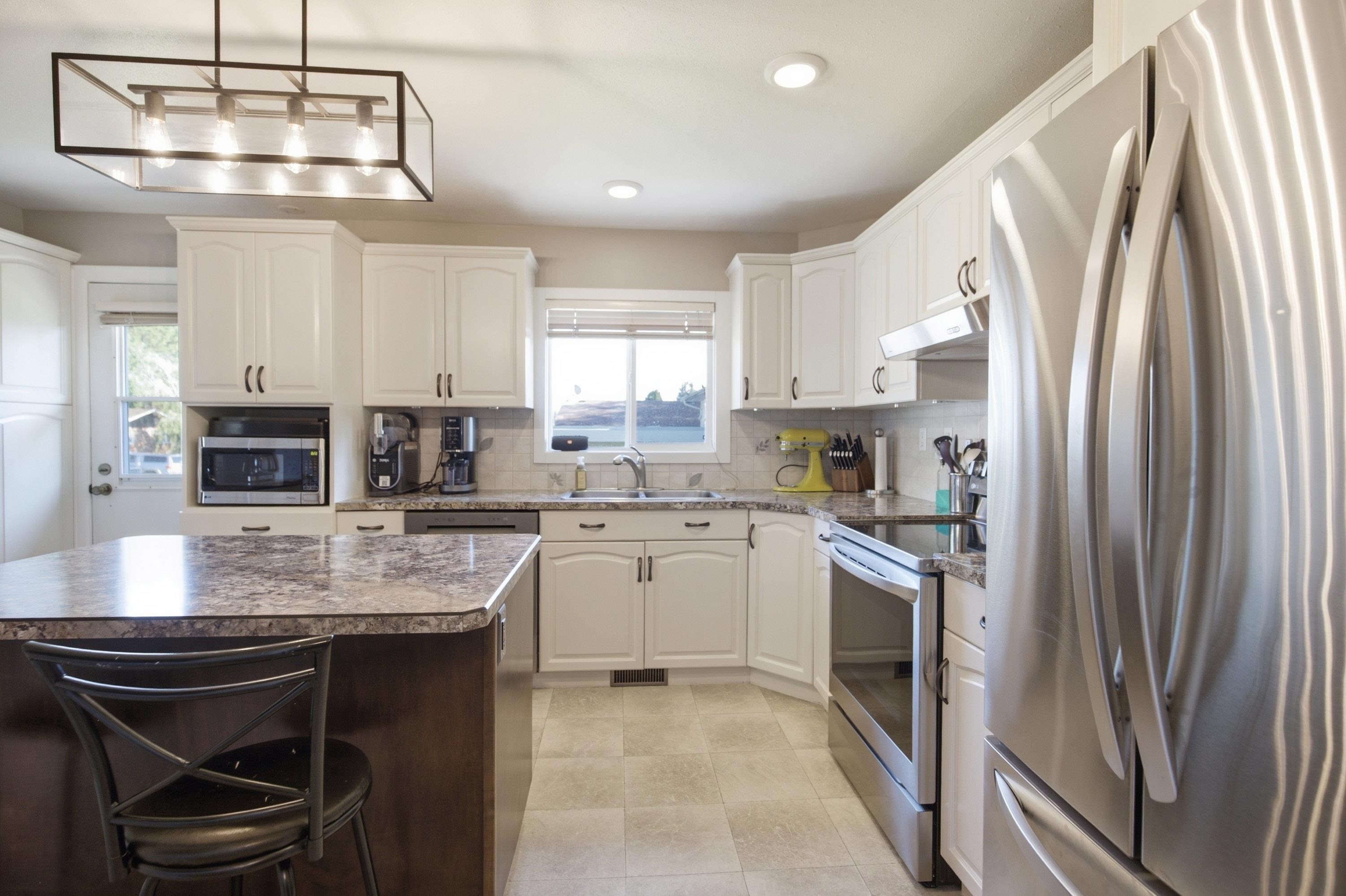 176 Thacker Crescent, Prince George, BC - Indoor Photo Showing Kitchen With Double Sink