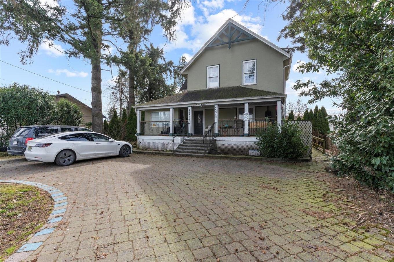 45360 Hodgins Avenue, Chilliwack, BC