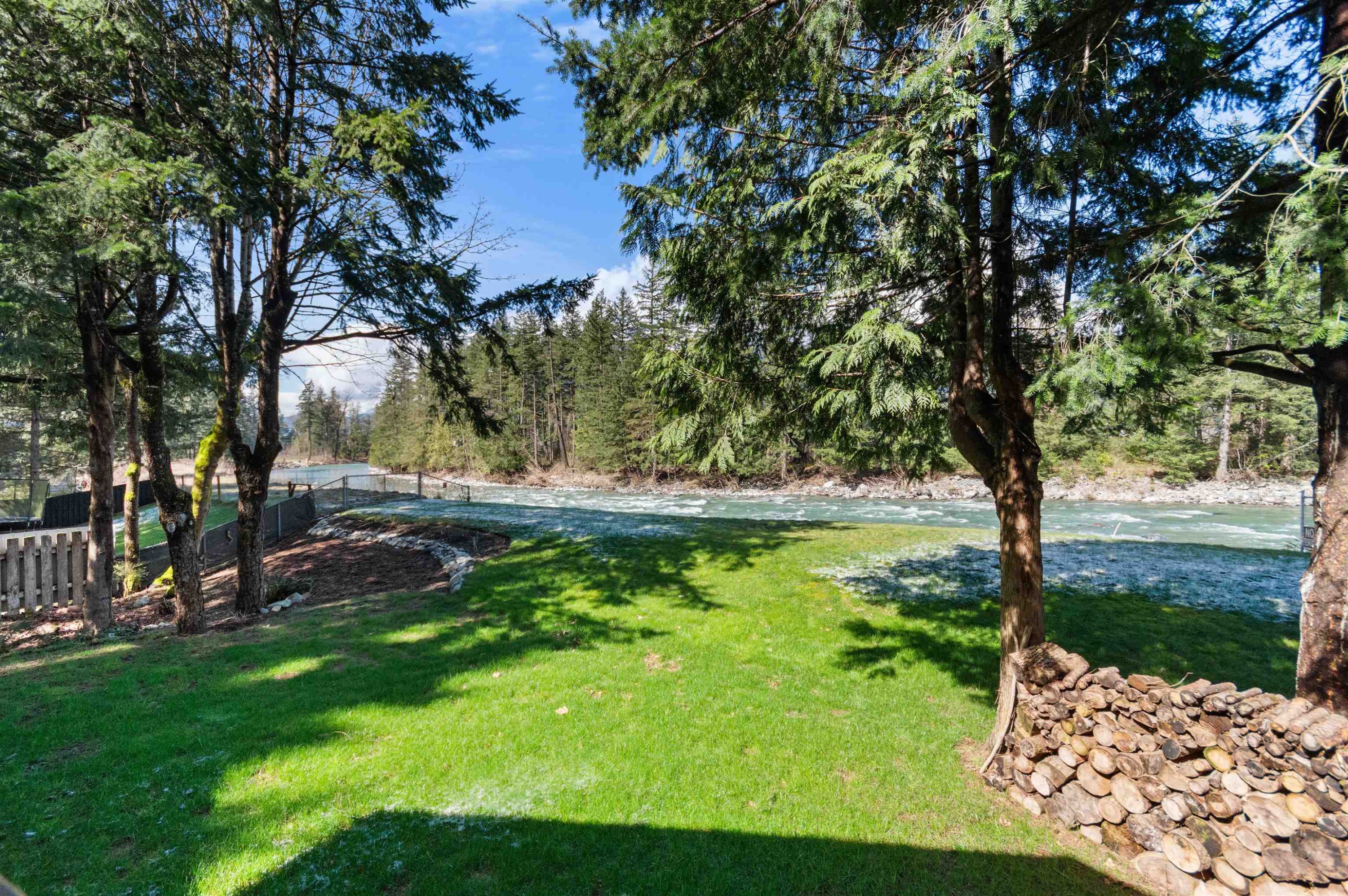 30 Robertson Crescent, Hope, BC